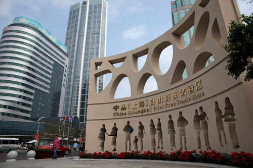 周三，上海市政府表示，將在自貿(mào)試驗(yàn)區(qū)內(nèi)建設(shè)石油天然氣、鐵礦石、棉花、液體化工品、白銀、有色金屬等8個(gè)國際交易平臺(tái)。（更多精彩財(cái)經(jīng)資訊，點(diǎn)擊這里下載華爾街見聞App)